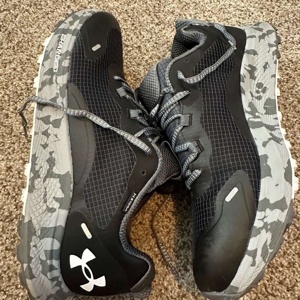 Mens UA Charged Tennis Shoes- Size 12
